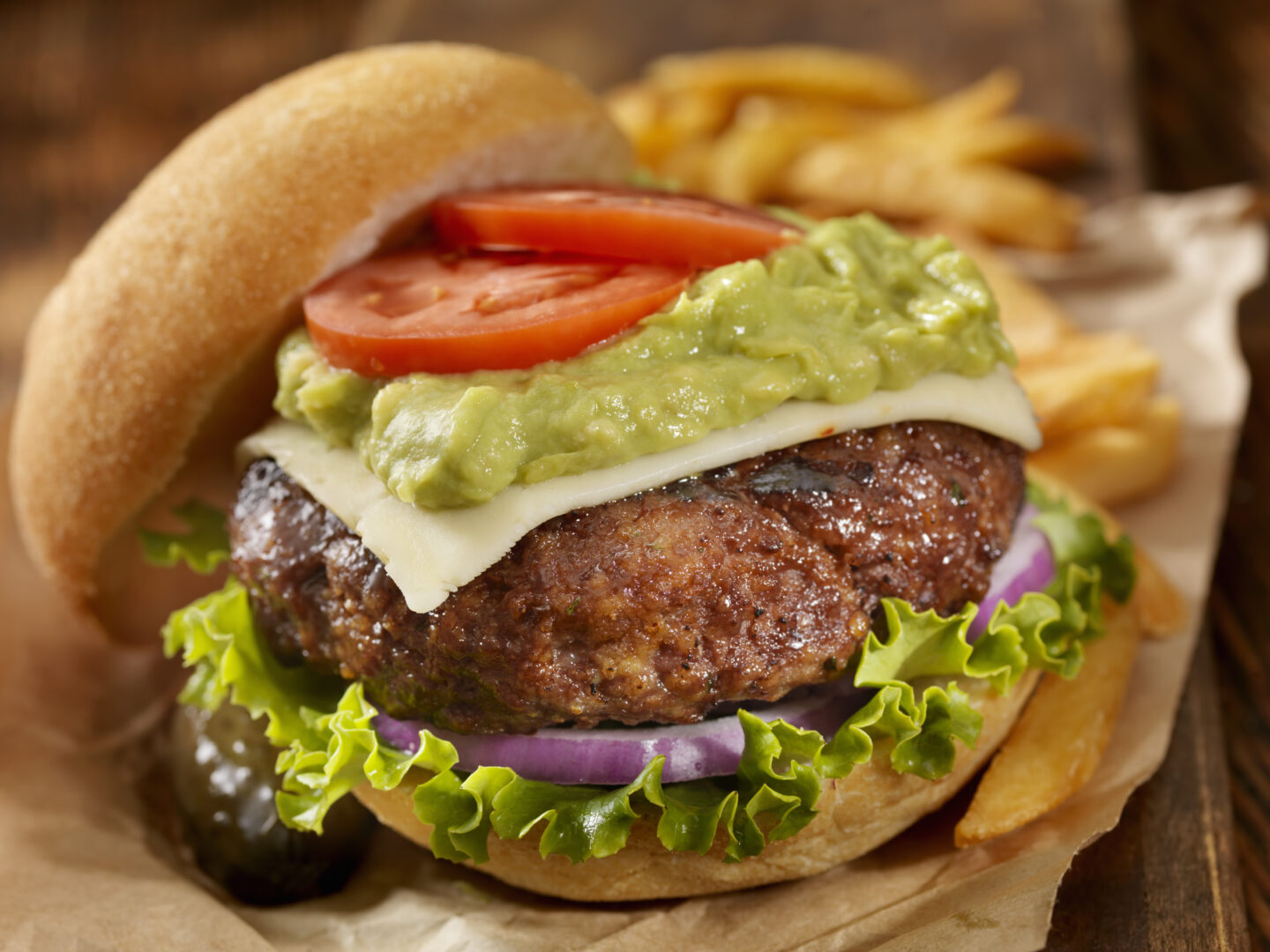 Avocado-Burger Rezept (mit Beef, Jalapenos & Tortilla-Chips)