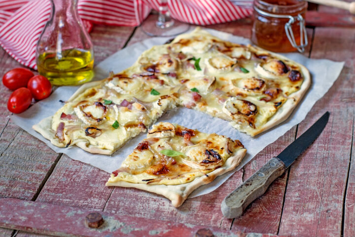 Flammkuchen mit Ziegenkäse - Rezept Bild